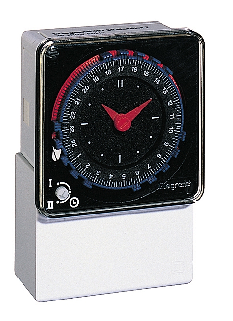 Analoge Fronttafeleinbauuhr MaxiRex W 230V 50Hz