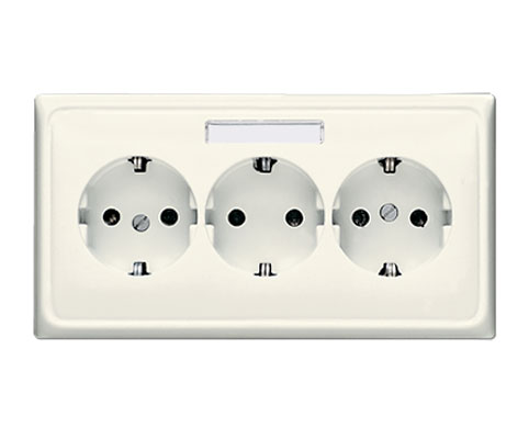 Kabel-Kanal-SCHUKO-Steckdose 3-fach / 16A / 250V / Schriftfeld / angeformter Rahmen / 80 x 151 mm / weiß