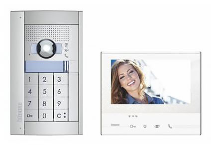 Bticino Flex'ONE Video-Set mit Unterputz-Türstation SFERA Allmetal inkl. Codelock-Modul + Video-Innenstelle CLASSE 300 X13E